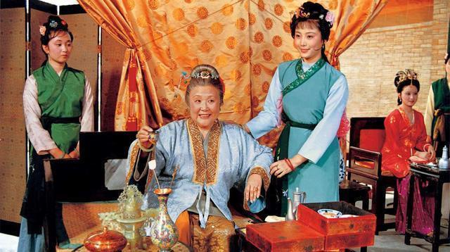 贾母#少年时的贾宝玉,养尊处优到了什么程度?他的一次小解给出答案