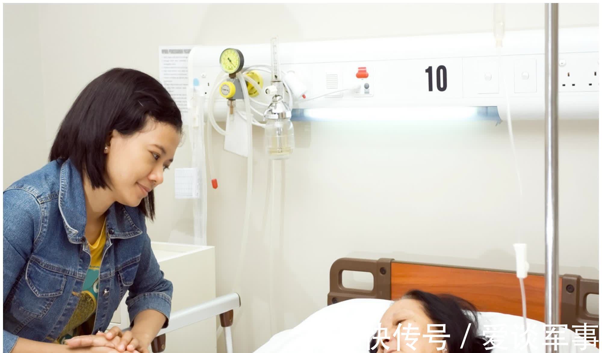 弟弟|“啃女”现象逐渐流行,老人为占便宜装糊涂,女儿不明所以乐呵呵