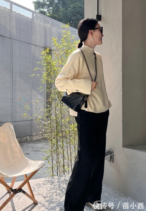 浅色系 新年穿搭怎么能没有高领衫?建议你这样穿,走亲访友别人都夸你美