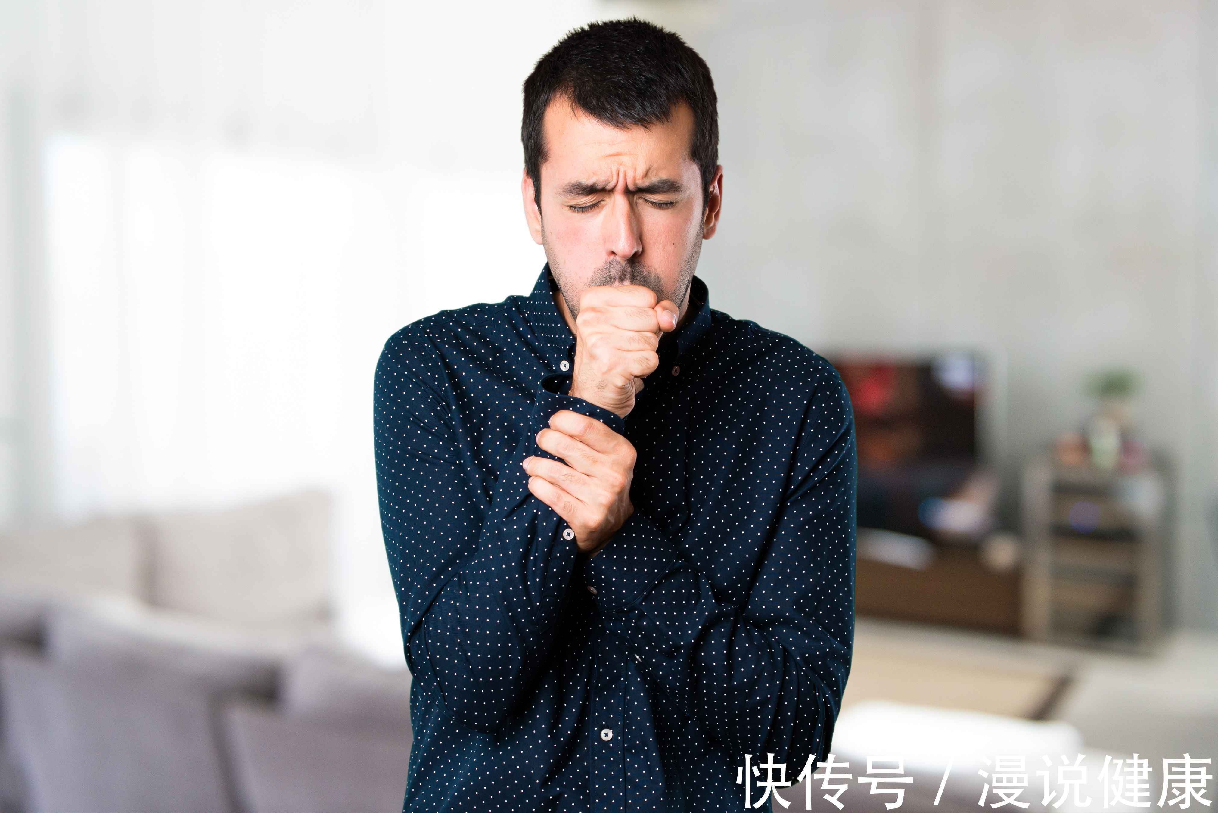 恶心感|将痰咽回去,会带来哪些伤害?除了恶心,可能还会面临这3个后果