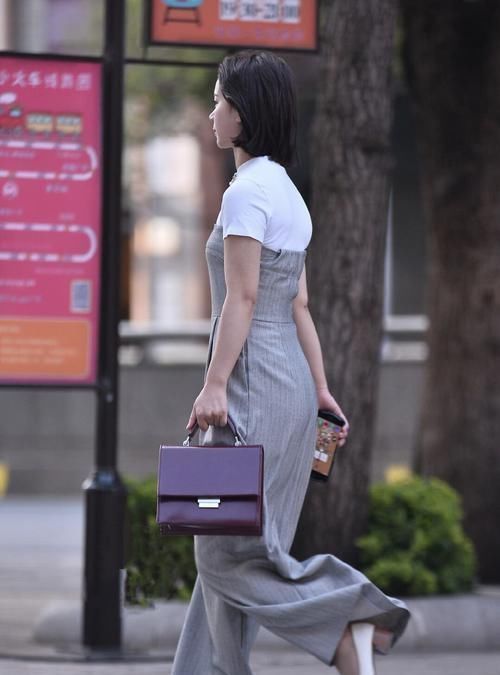 穿什么背带裤,“瀑布裤”才是最划算了,穿不了就说是裙子