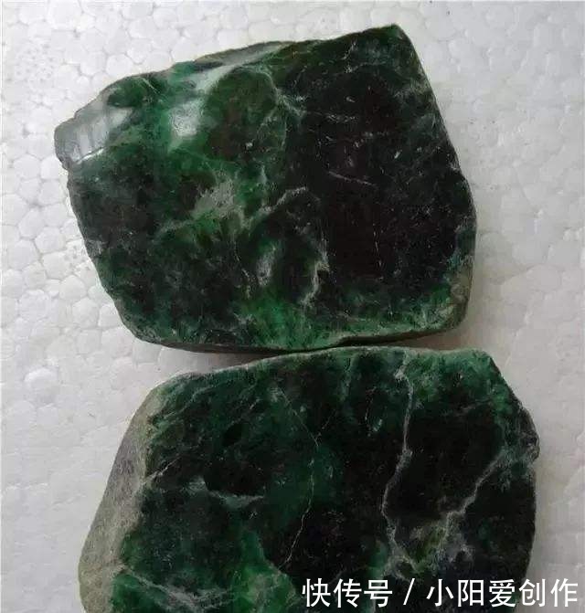 技术活|翡翠看“藓”是个技术活,“绿随黑走”是真的吗