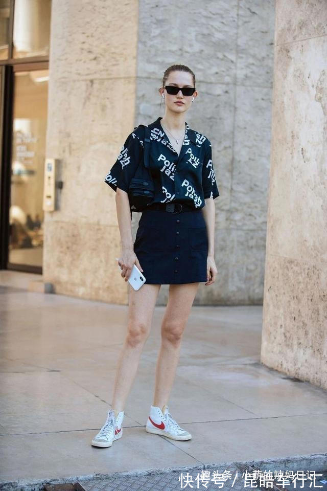 穿搭 女人过了50岁,买短袖记住这3不要,不然女神也会变村姑