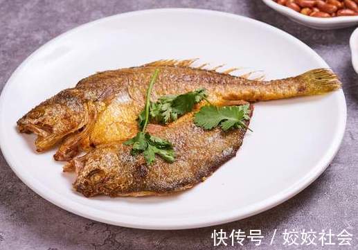 煎鱼|煎鱼时，切记不能直接下油锅，做好这3步，鱼皮不碎不粘锅