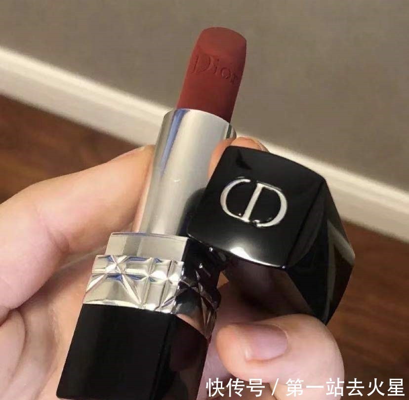 迪奥不止999好看,相比热情奔放,它更平易近人是一个宝藏色号