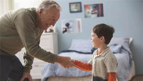 身高|孩子习惯性熬夜，身高比同龄人低5厘米，儿科医生：这是常见错误