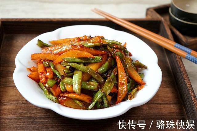 豆角|土豆烧豆角,炸得酥而不焦,口感咸香适度,这几步学会上桌就抢光