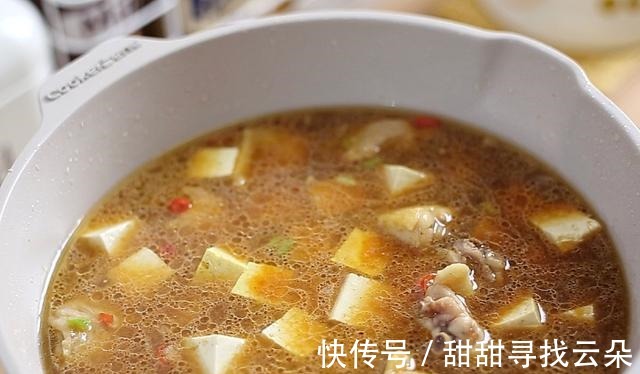 豆腐和鸡翅的奇妙搭配,味道香得不得了,好吃又下饭,你们也试试!