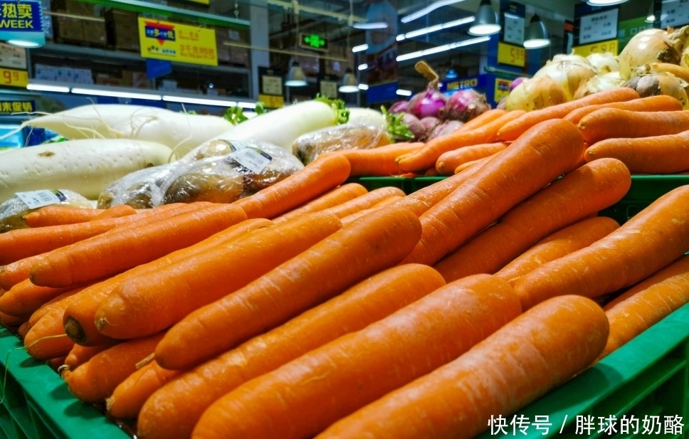 买胡萝卜时,牢记“3买3不买”,学会不吃亏,菜贩也坑不到你