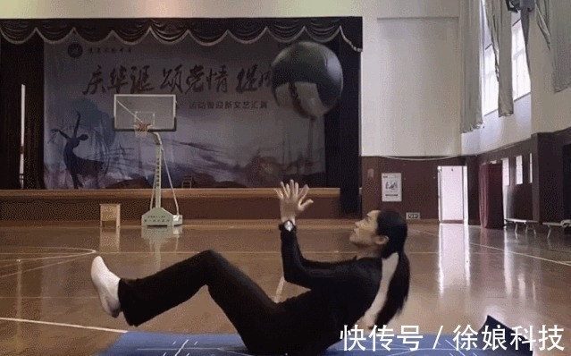 精照|37岁体育老师的“腰精照”能有多撩人看到这身腹肌,你还要逃课