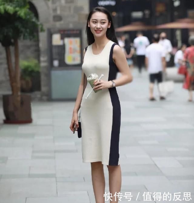 高雅|淡雅连衣裙,黑色竖条纹设计,既时髦又高雅