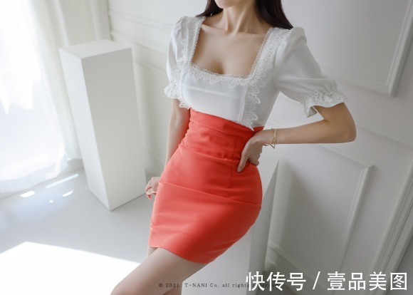 搭配|女神孙允珠时尚搭配:梦夏柑桔花香幽芬扇叶袖衣裙