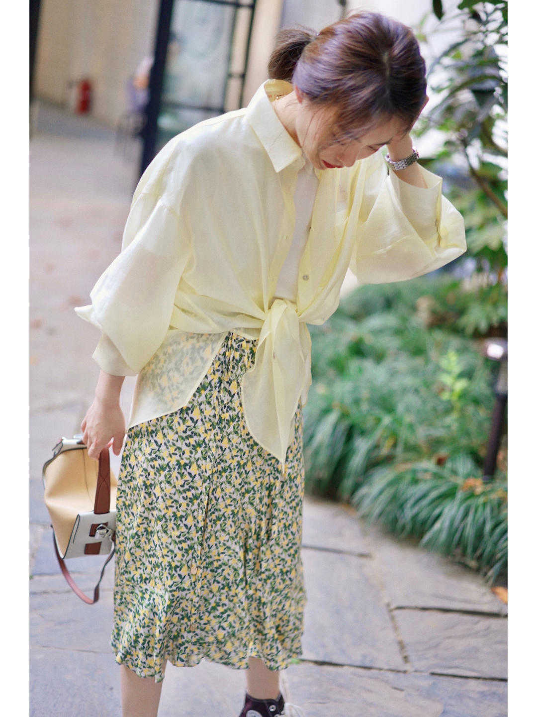 单品|夏季,衬衫是最佳的搭配单品,这样穿让你秒变成气质女神,超洋气