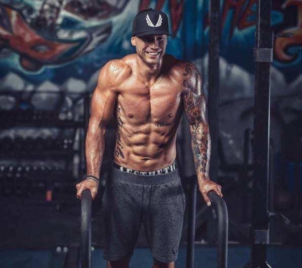 哑铃弯举|力量训练不能超过1小时先来看看分解代谢吧