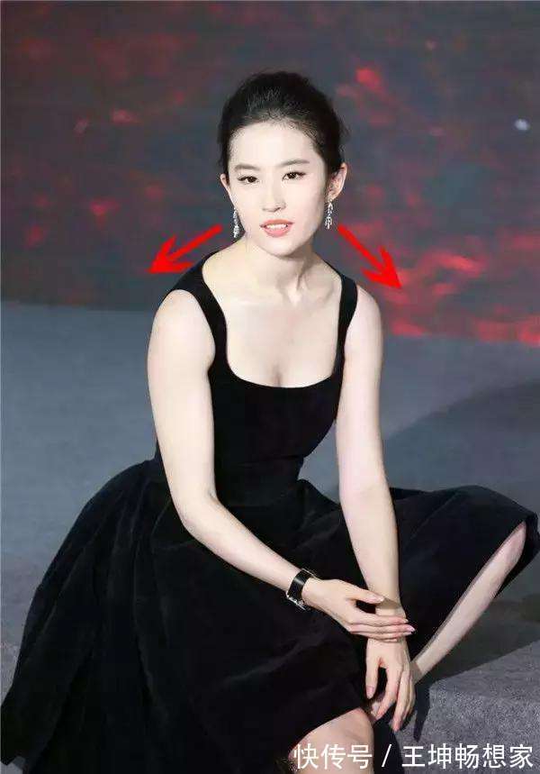 手臂 比起常规款衬衫,这件宽松款可时髦太多了,还是修饰身材的好搭档