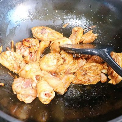 豆瓣酱|#一勺葱伴侣，成就招牌美味#青椒炒鸡腿