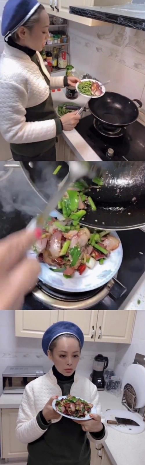 宁静化身美食博主做折耳根炒腊肉,一通操作后发现没放折耳根