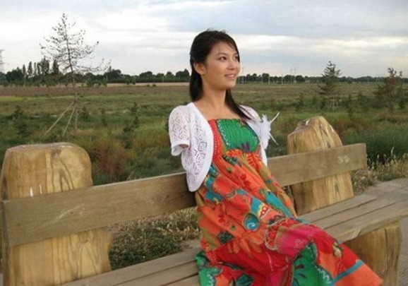 无臂女孩|非诚勿扰无臂女孩，台上与小伙牵手成功台下却被甩，如今怎样了？