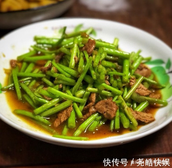 这菜比泻药刮油,每天吃2次,排出毒素,瘦出小蛮腰,穿啥都漂亮