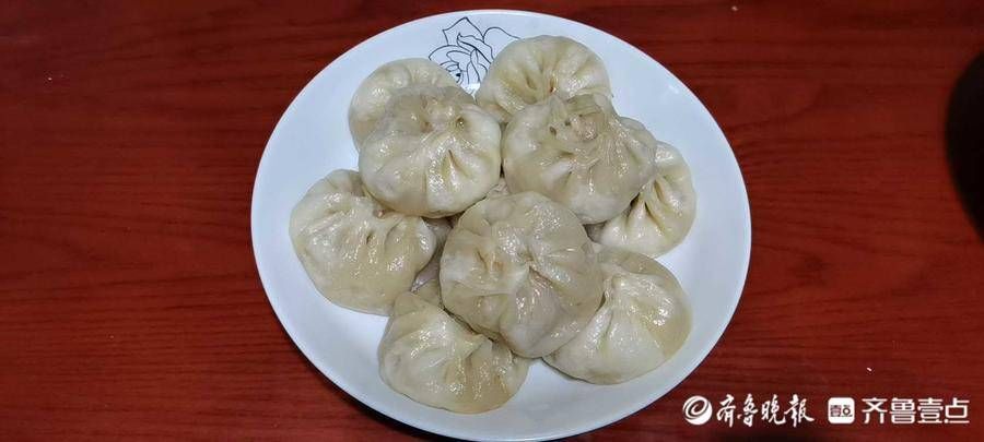 壹粉食堂|满口飘香!皮薄劲道的豆腐鲜肉包来啦,一口气吃好几个