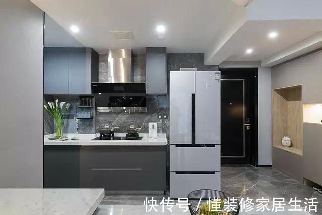 床头灯|90㎡现代轻奢风,一进门就美到了,主卧床头灯的设计好浪漫