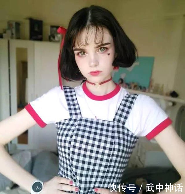 二次元|国外新晋美妆萝莉靠“鼻头光”妆容走红,简直就是真人版的洋娃娃