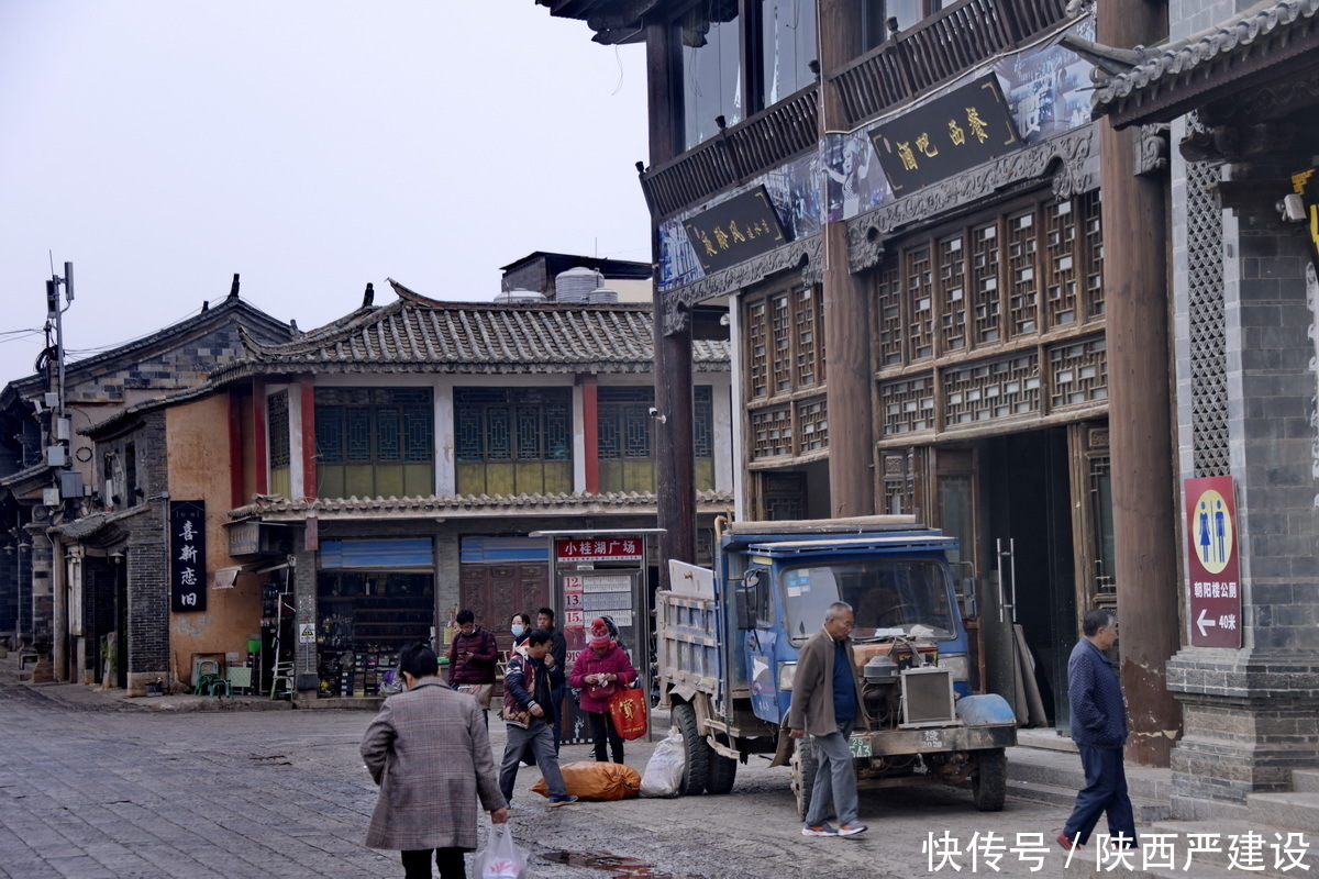 建水古城扫街照片【严建设】