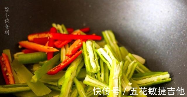 韭苔|小两口的精致晚餐,晒到朋友圈火了,网友不仅会吃,还会过日子!