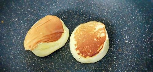 最近很红的舒芙蕾松饼，在家也能轻松搞定，做法很简单