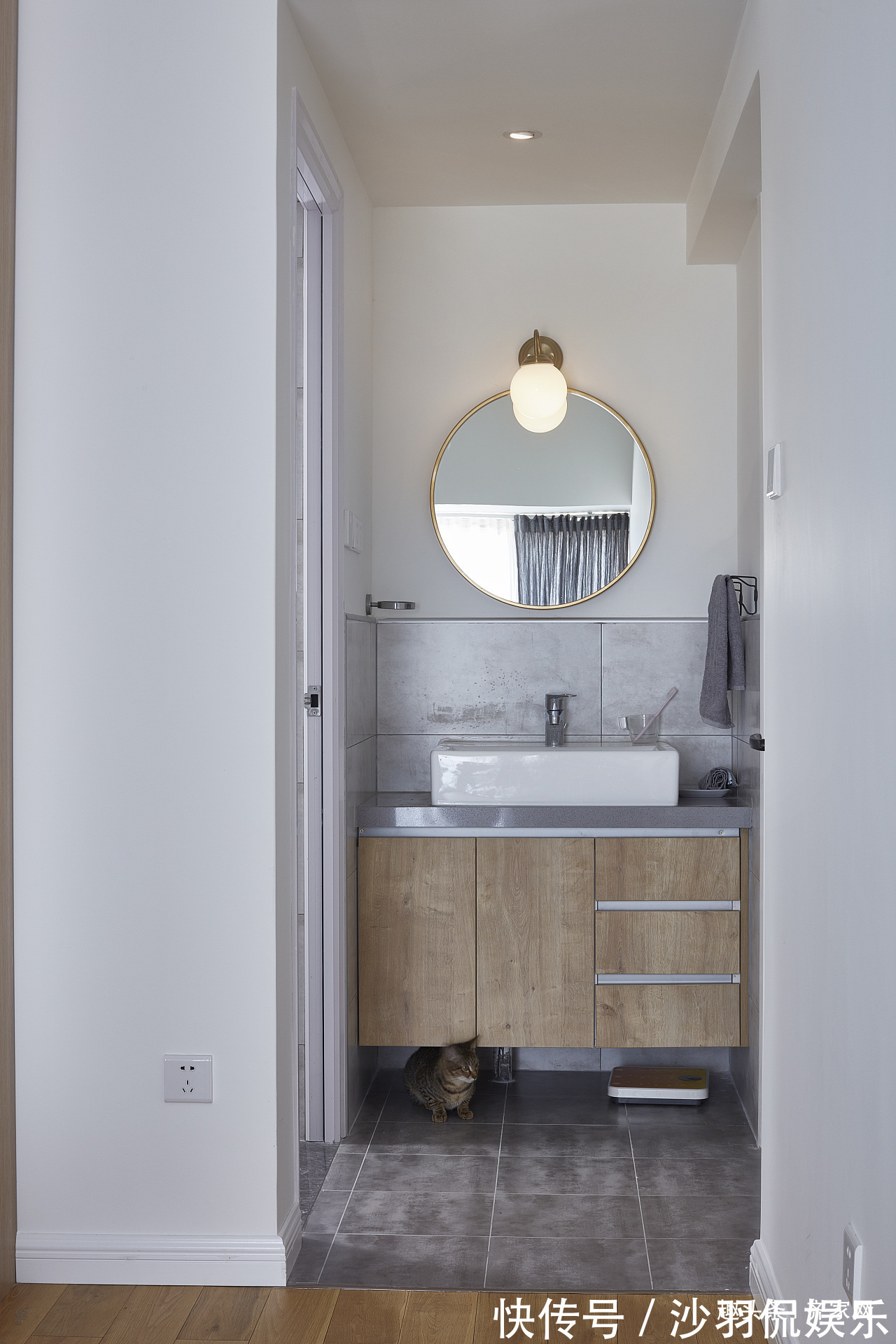 全身镜|北欧风格三居,玄关全身镜和储物空间,美感与实用的结合!