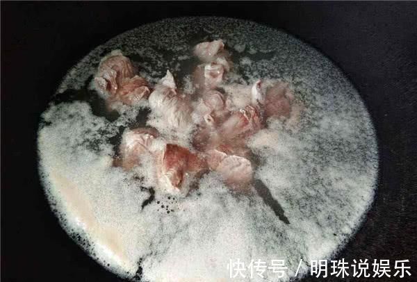 白沫|炖肉出的白沫，是营养还是脏东西切记这一步，猪肉鲜嫩无腥味