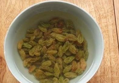 膳食纤维|葡萄干放进锅里煮一煮,效果太“喜人”了,解决了很多人的烦恼