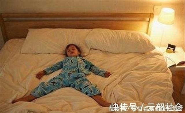 张女士|孩子爱用这3种“睡姿”睡觉，暗示未来的性格，家长可要长点心了
