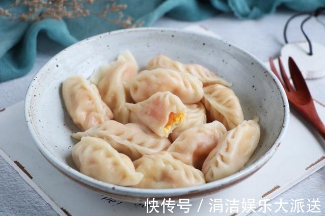 鸡蛋|西红柿别再拿来炒鸡蛋了，换个做法，老人孩子都爱吃，鲜嫩多汁