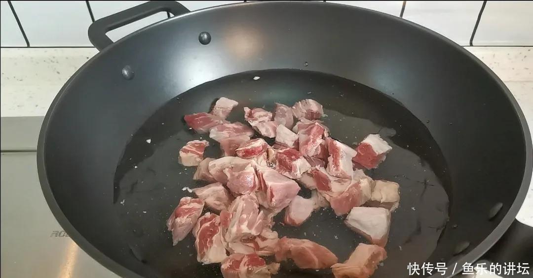  土豆炖牛肉的正确做法，牛肉软烂土豆绵软，孩子长身体期要多吃