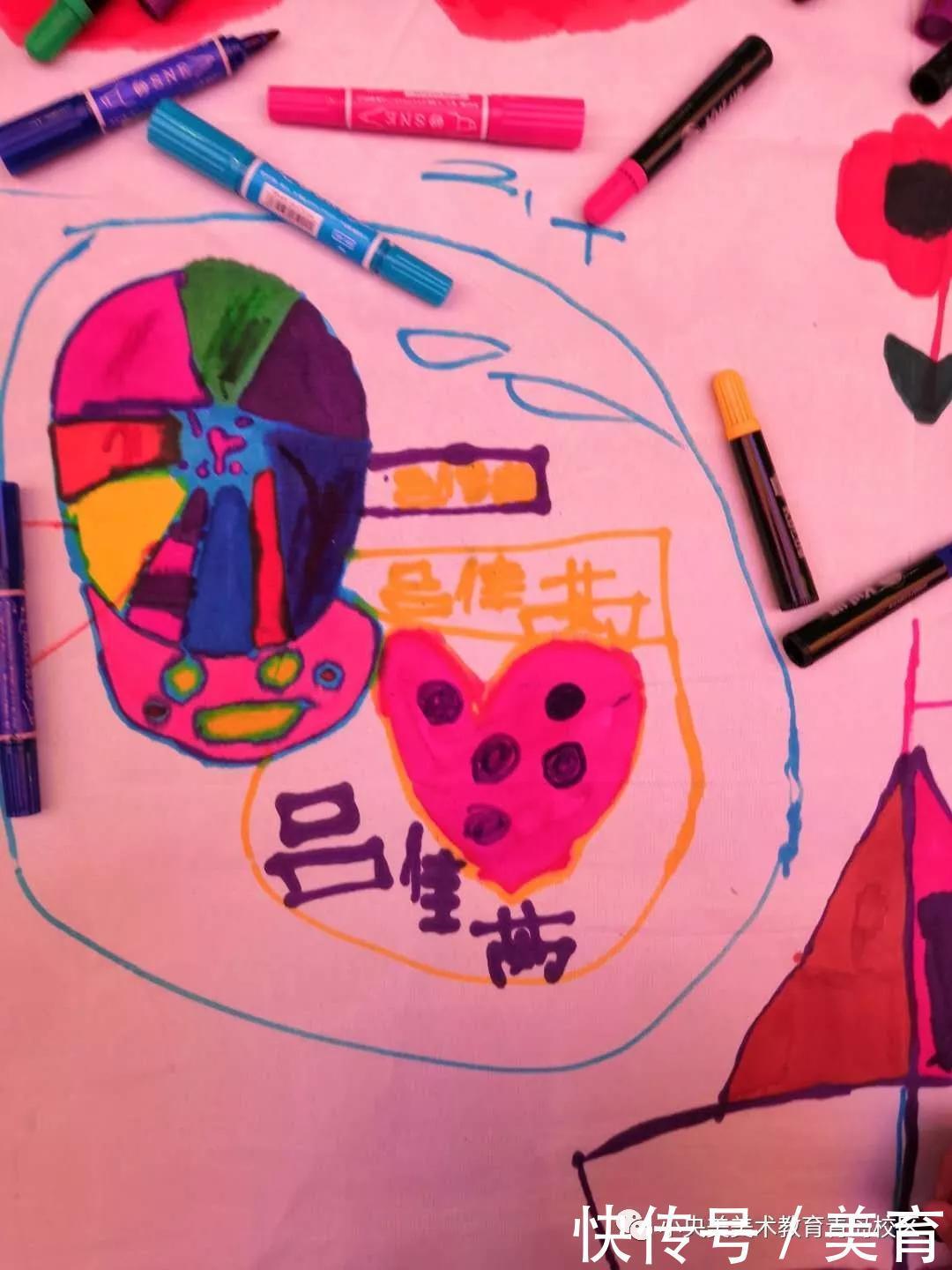 美术|小央美儿童美术:小小绘画家齐聚万象城,央宝贝们在长卷上绘英雄