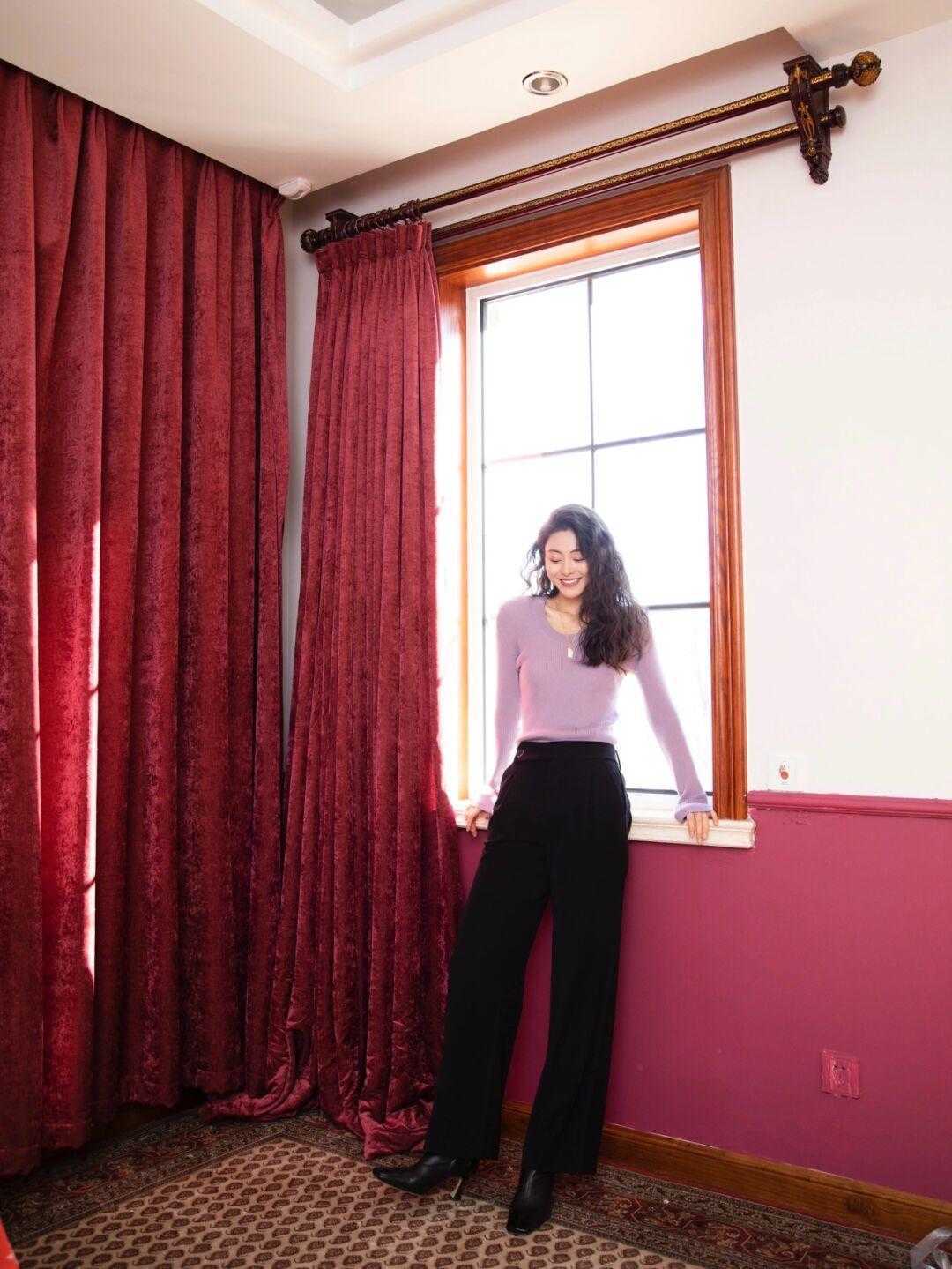 修身裤|今年别在穿“修身裤+长靴”,九分阔腿裤+紧口靴,才是最时髦