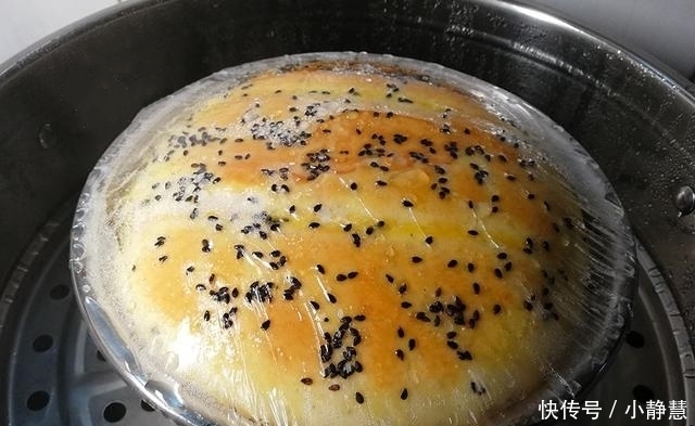  不用|面粉里打一个鸡蛋，不用烤箱，不用电饭锅，简单一做，比吃肉还香