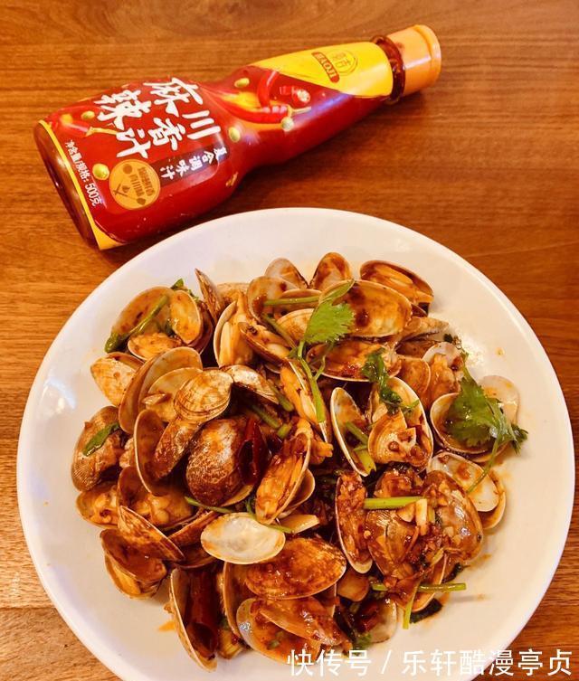 辣炒小海鲜|辣炒小海鲜,川香炒花蛤,口感鲜香麻辣,肉质鲜嫩十足,够味