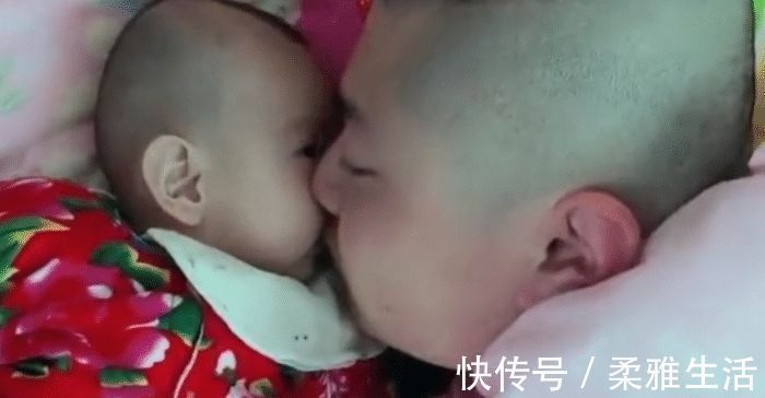 孩子们|女儿醒来和爸爸“你侬我侬”，爸爸一脸宠溺，网友妈妈不嫉妒