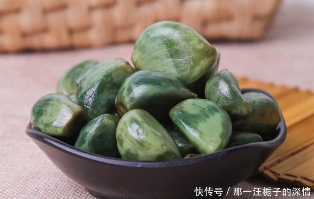不管抽不抽烟，男人一旦上年纪，要常吃这类食物，腰腿有劲不显老