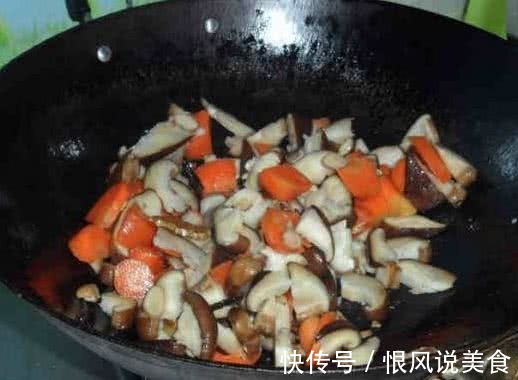 炖鸡肉时，别傻傻只加水！多加一点“它”，不仅肉嫩汤浓，还入味