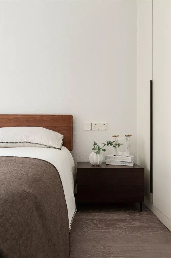 115㎡现代简约风,黑白灰气质高级!朋友却吐槽:像酒店