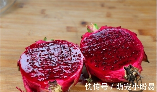 用火龙果来发面，做法太厉害了，上桌颜值超高，高手在民间?！