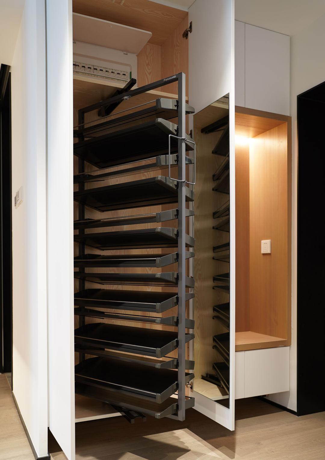 玄关|她家虽然不大，但称得上装修典范，不仅拥有大量收纳，还极简好看