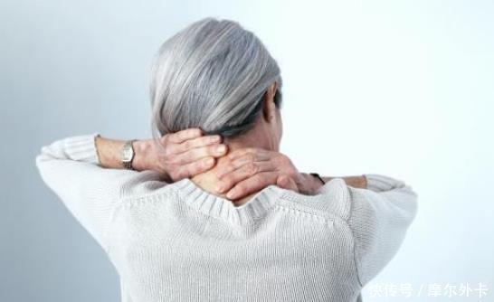 治疗颈椎病,别光知道按摩脖子了