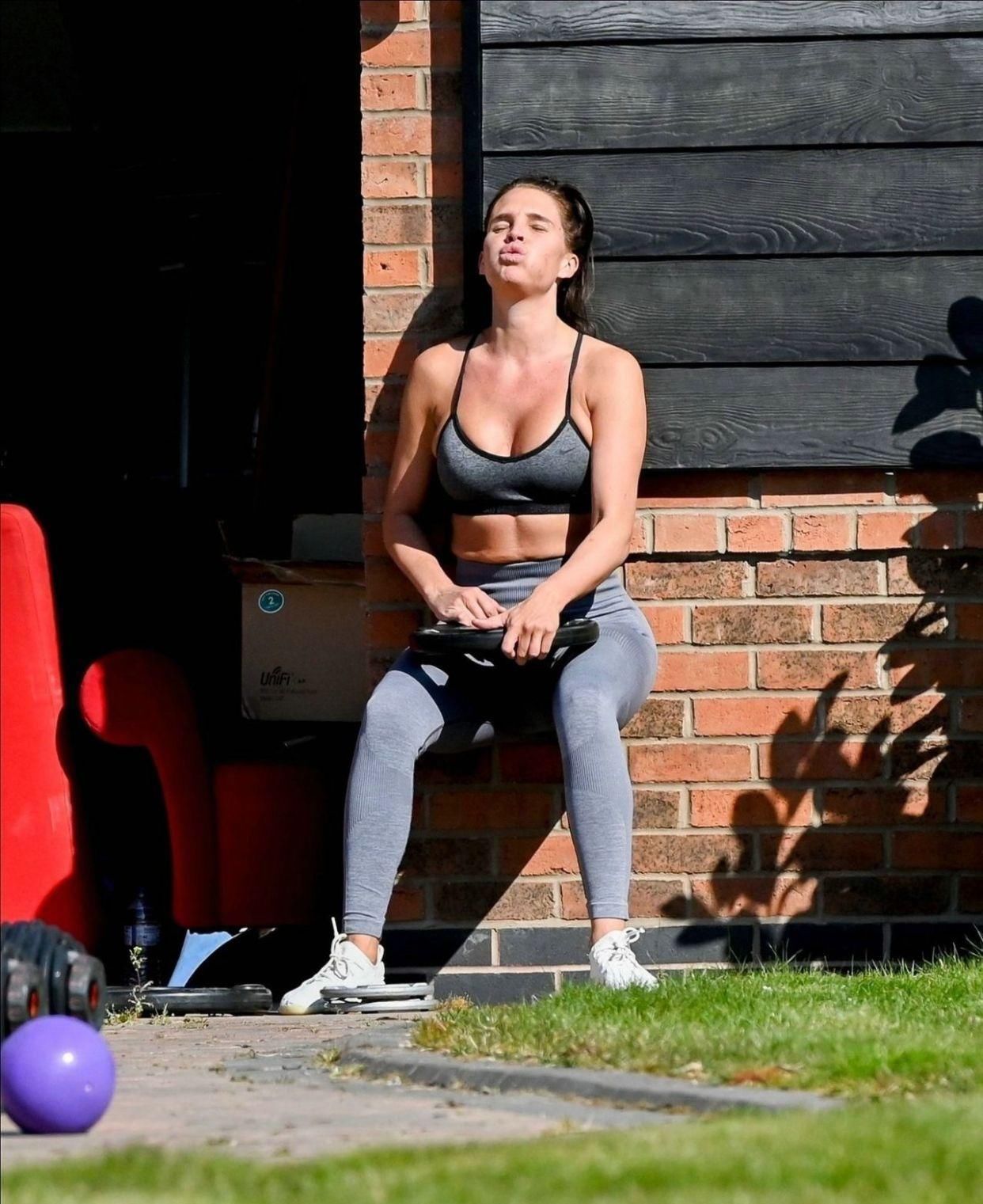 力量感|丹尼尔·洛伊德在自家院子里健身，各项训练力量感十足