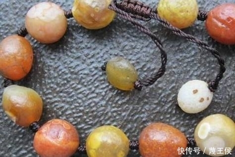 老汉在“百米深坑”中发现奇石,竟值百万