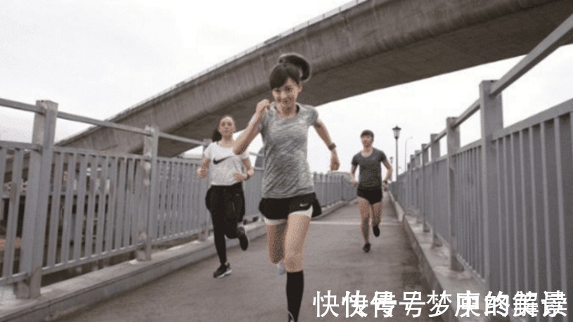 跑步|一直坚持跑步的人，是会加速衰老还是会延缓变老专业数据告诉你