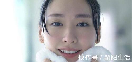 淋巴处|淋巴排毒是怎么做的?教你这几招,疏通淋巴,身体或许更健康